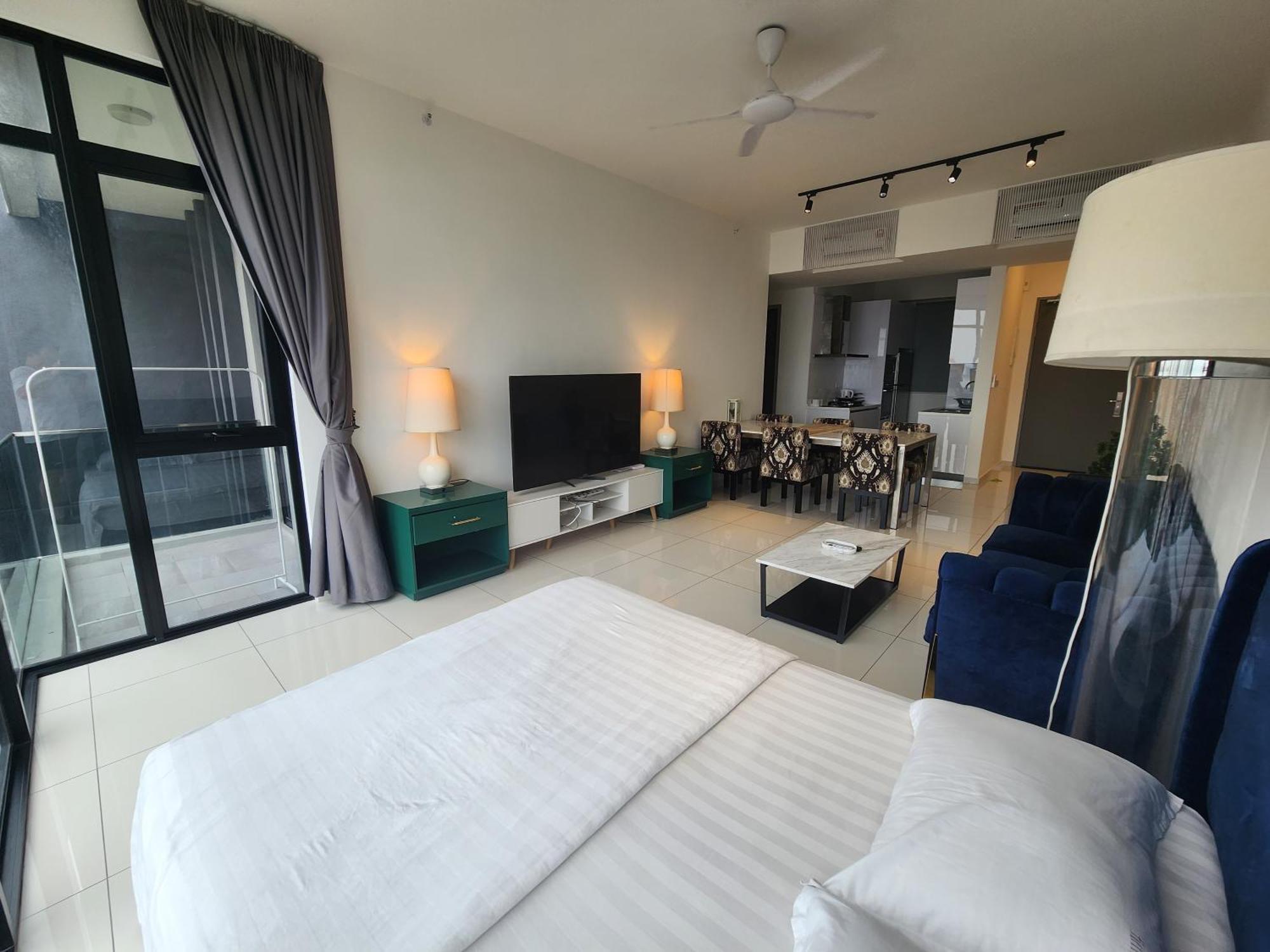 Beacon Executive Premium Suite George Town Exterior photo
