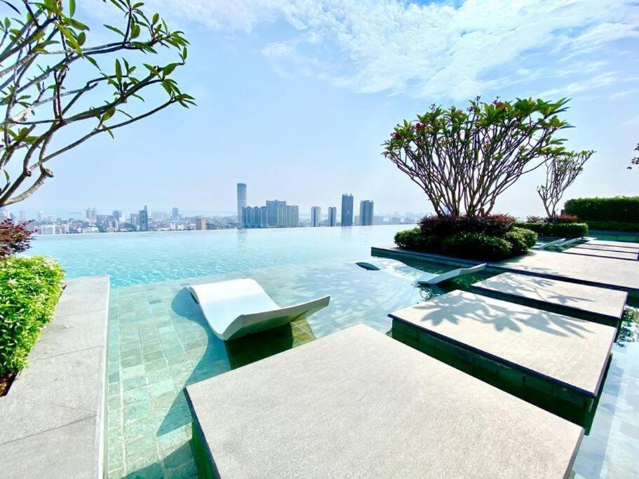 Beacon Executive Premium Suite George Town Exterior photo