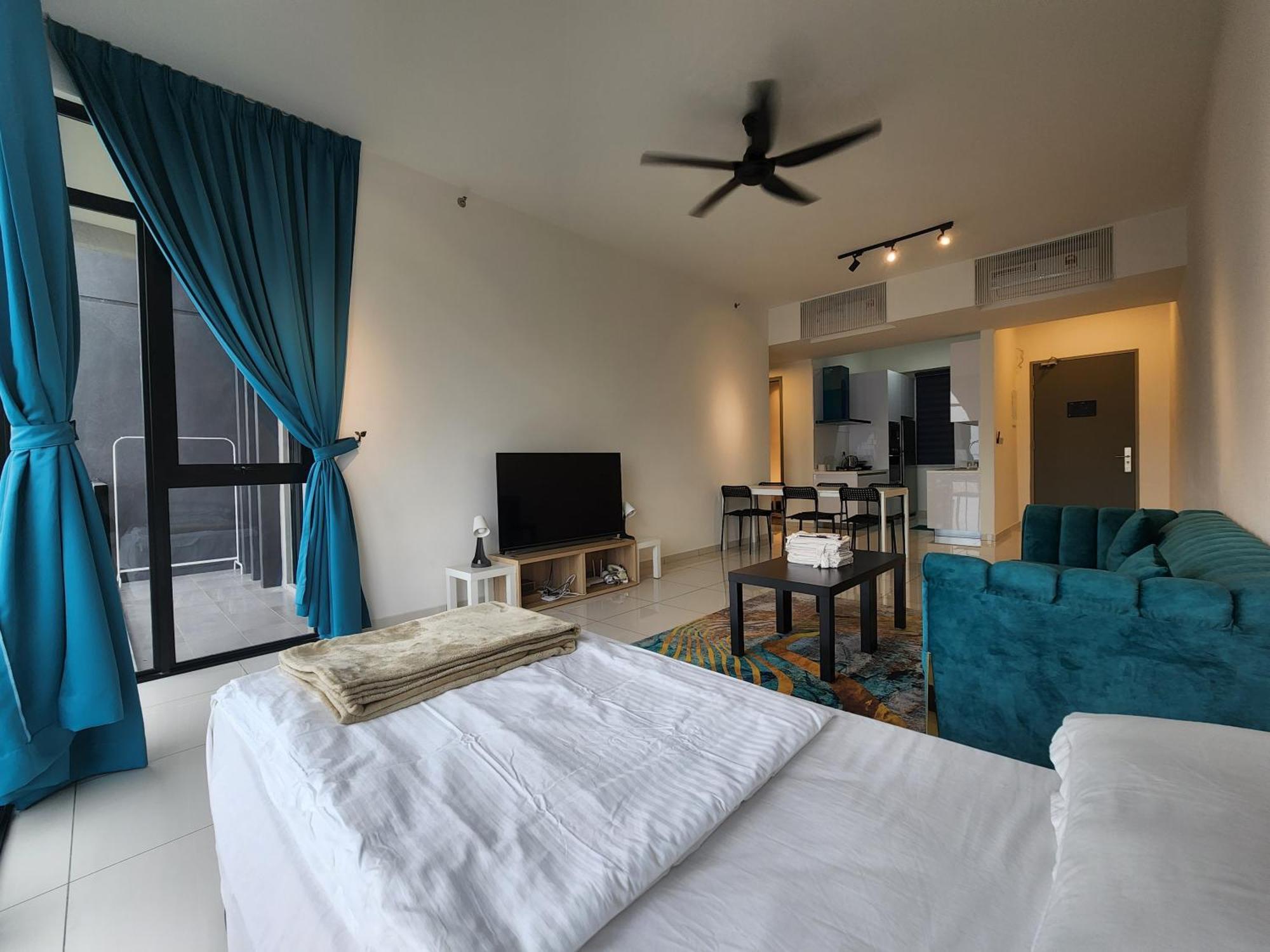 Beacon Executive Premium Suite George Town Exterior photo